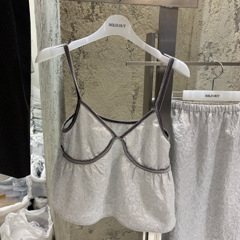 SOLD OUT韓國直郵女裝新款熱賣時尚推薦吊帶背心不含內搭SOLD OUT吊帶/背心圖色1