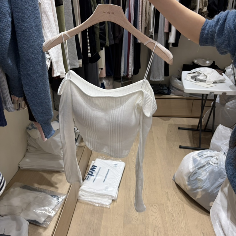 MONROE韓國直郵女裝新品人氣熱賣真品推薦休閑時尚長袖T恤MONROE長袖T恤圖色1