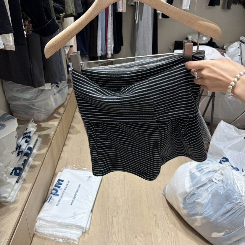 MONROE韓國代購女裝新品人氣時尚休閑真品熱賣推薦短褲條紋MONROE短褲圖色3黑