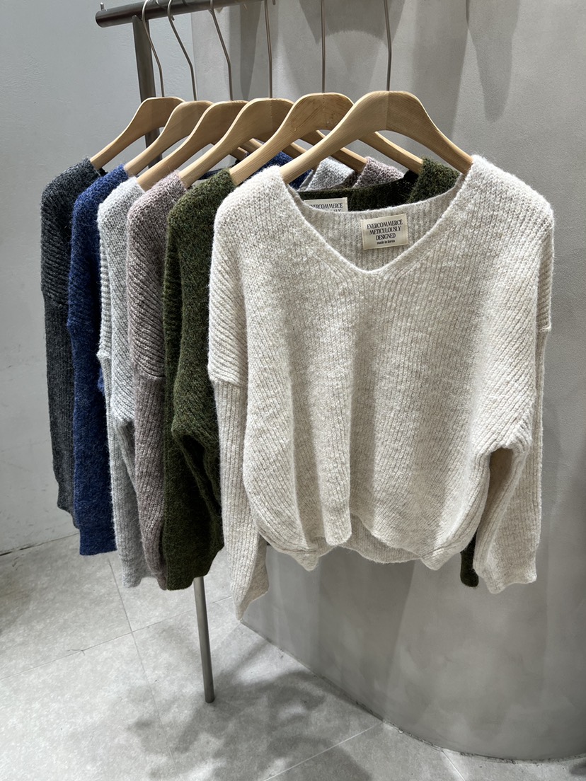 EVERCOMMERCE METICULOUSLY DESIGNED東大門直郵女士新款推薦針織衫EVERCOMMERCE METICULOUSLY DESIGNED針織衫