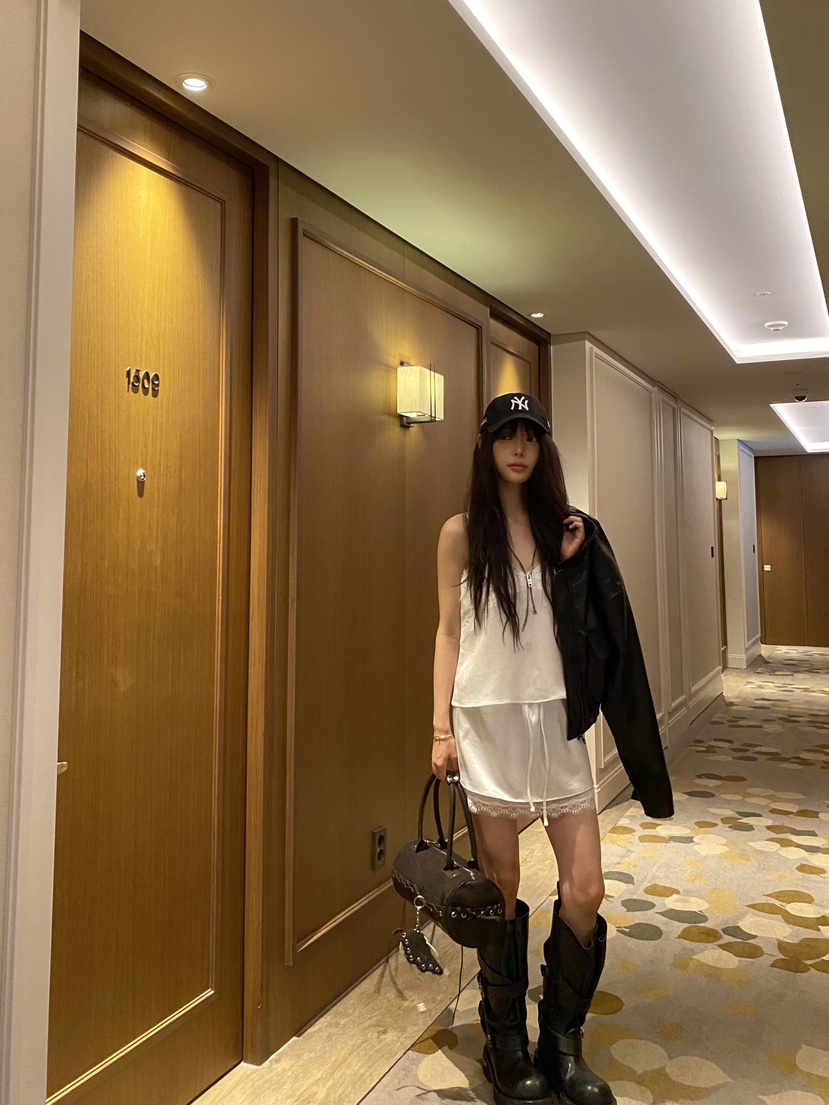 FOUREIGHT韓國代購女士新品真品休閑時尚推薦人氣熱賣短裙緞FOUR EIGHT短裙
