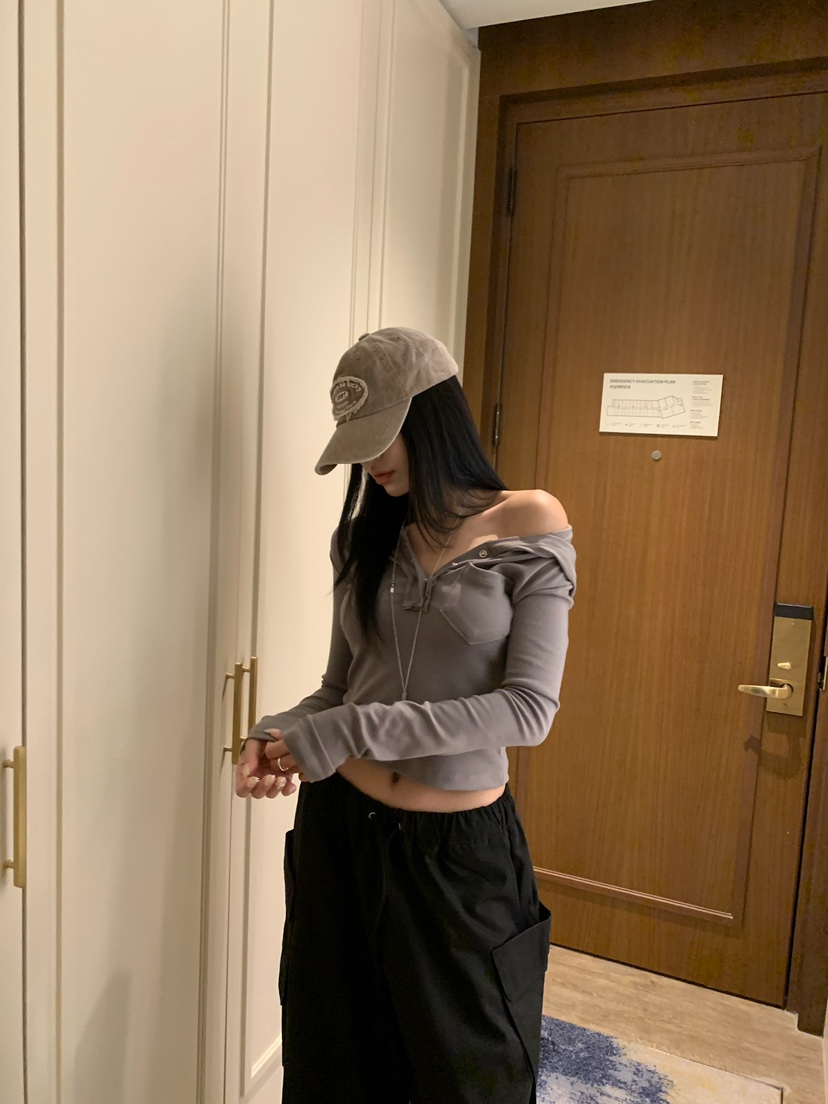 BADCALM東大門實拍女裝新款時尚熱賣真品長袖T恤按扣寬松BADCALM長袖T恤