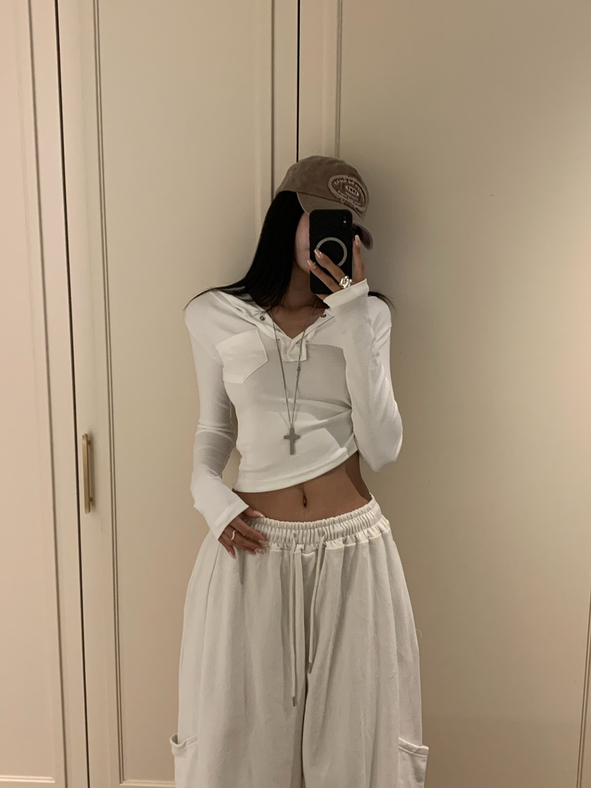 BADCALM東大門實拍女裝新款時尚熱賣真品長袖T恤按扣寬松BADCALM長袖T恤圖色1