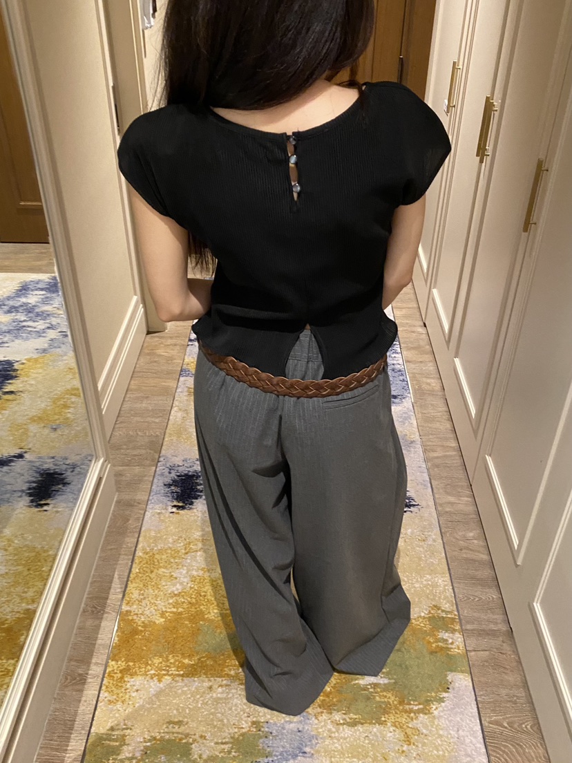 FOUREIGHT韓國直郵女士新款休閑時尚推薦熱賣襯衫蕾絲衫褶皺FOUR EIGHT襯衫/蕾絲衫