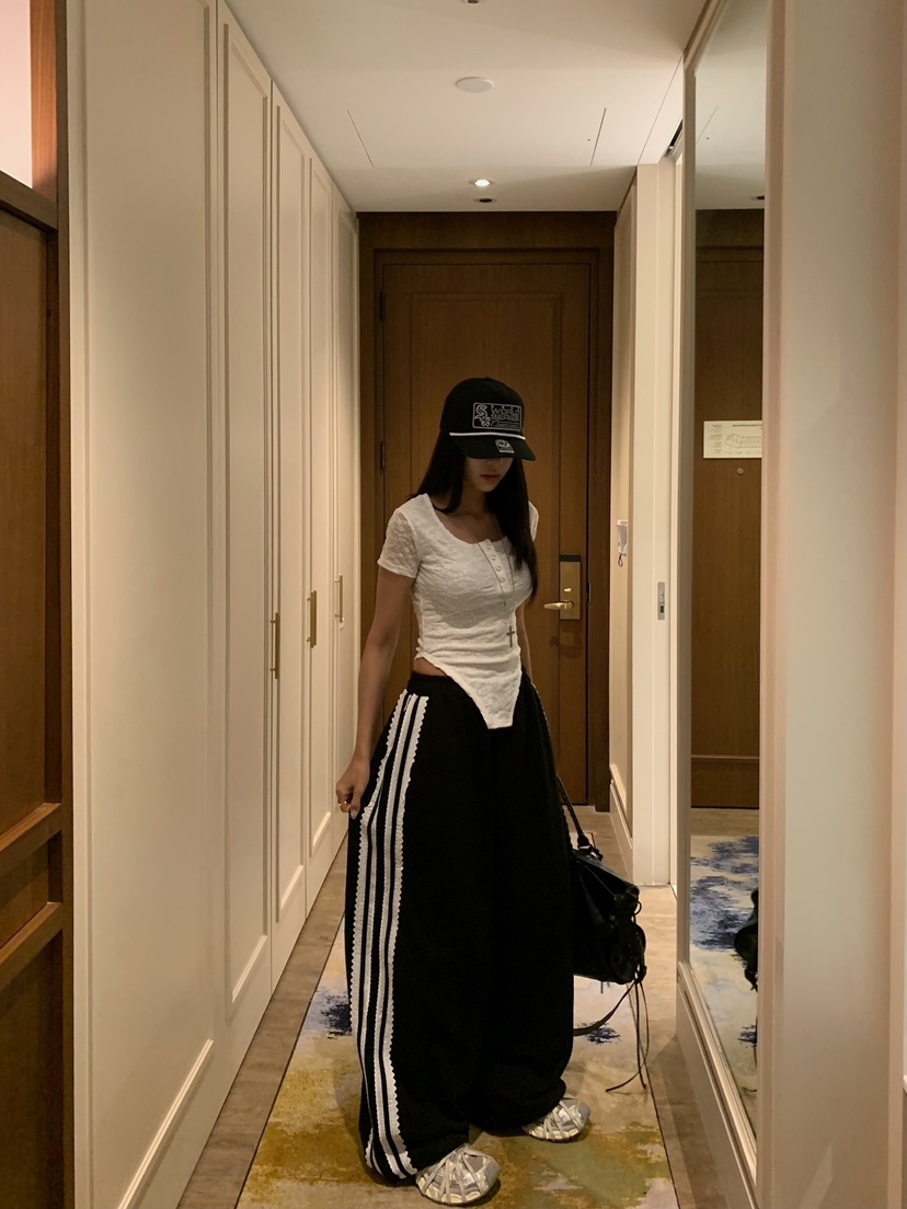BADCALM韓國代購女士新款熱賣人氣真品推薦時尚休閑T恤蕾絲BADCALMT恤