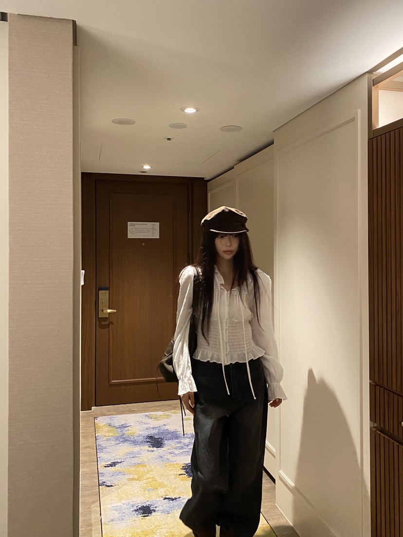 FOUREIGHT韓國直郵女士新品真品人氣職業熱賣時尚襯衫蕾絲衫FOUR EIGHT襯衫/蕾絲衫