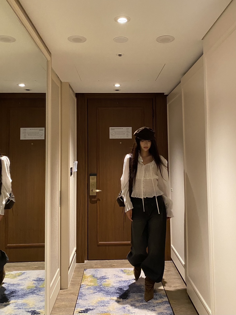 FOUREIGHT韓國直郵女士新品真品人氣職業熱賣時尚襯衫蕾絲衫FOUR EIGHT襯衫/蕾絲衫