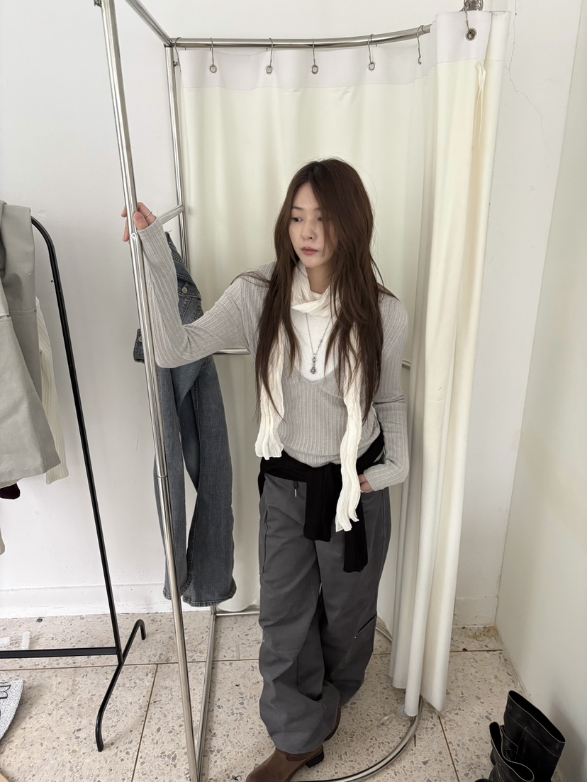 MUGE東大門實拍女士新品真品時尚推薦熱賣長袖T恤深V羅紋MUGE長袖T恤