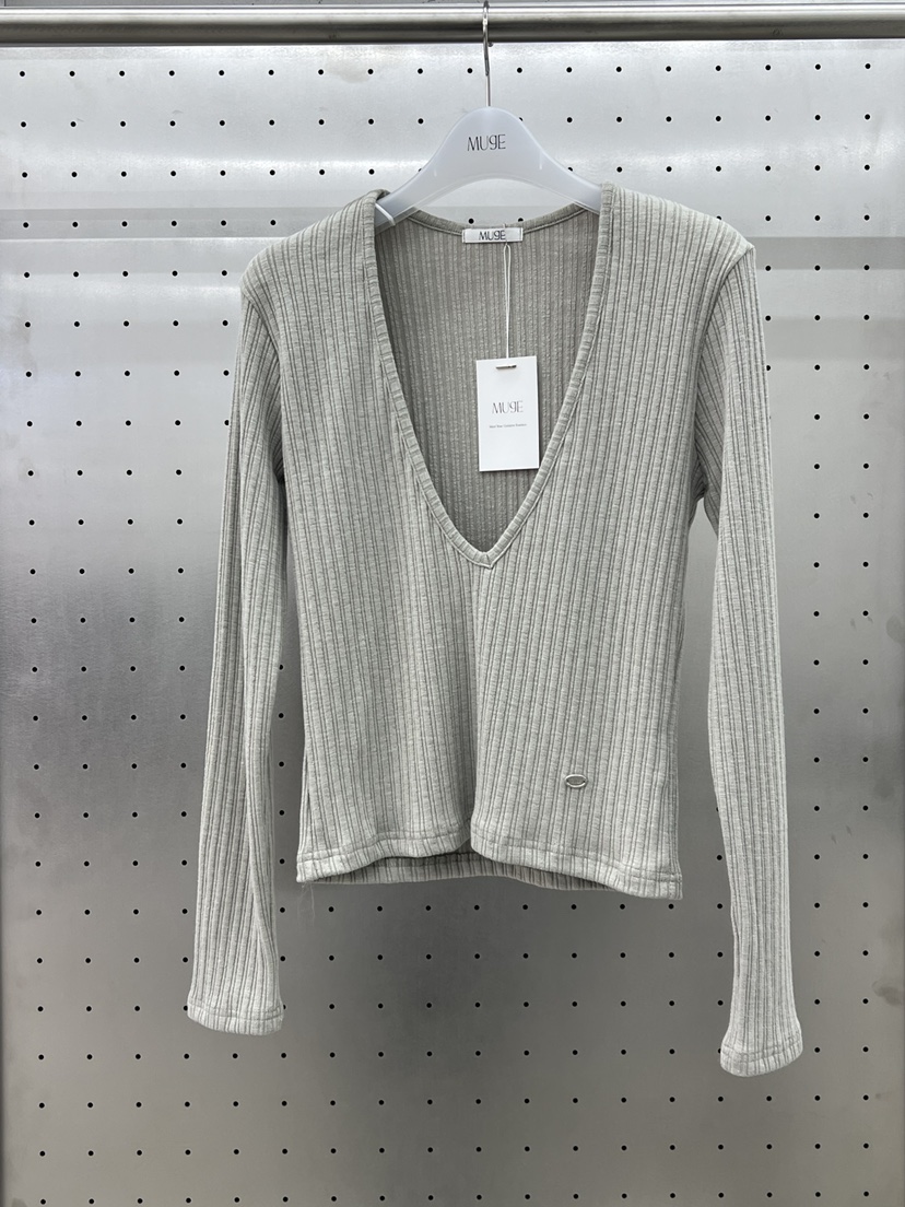 MUGE東大門實拍女士新品真品時尚推薦熱賣長袖T恤深V羅紋MUGE長袖T恤圖色2