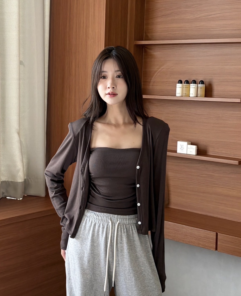 N.BROWN東大門直郵女裝新品熱賣人氣真品套裝含脖帶羊毛N.BROWN套裝