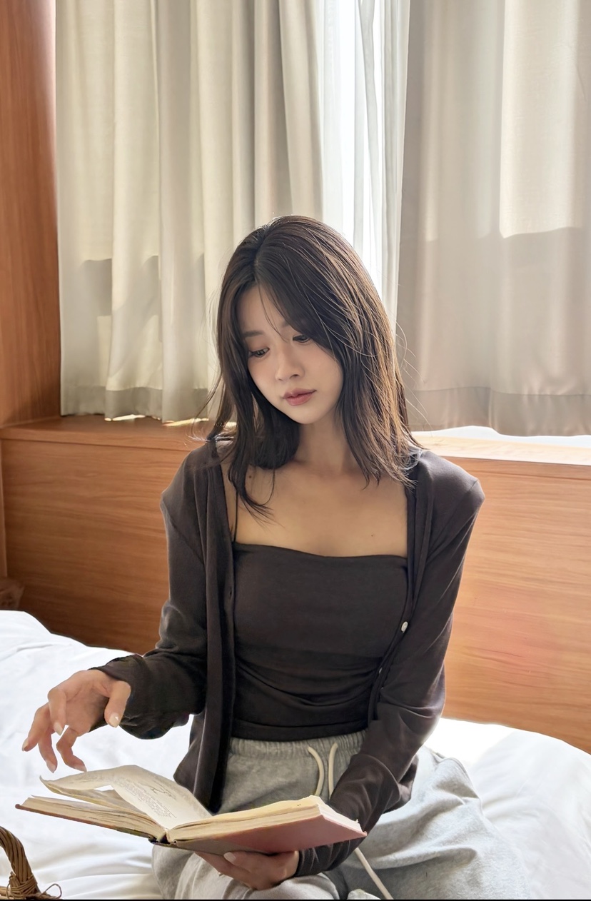 N.BROWN東大門直郵女裝新品熱賣人氣真品套裝含脖帶羊毛N.BROWN套裝