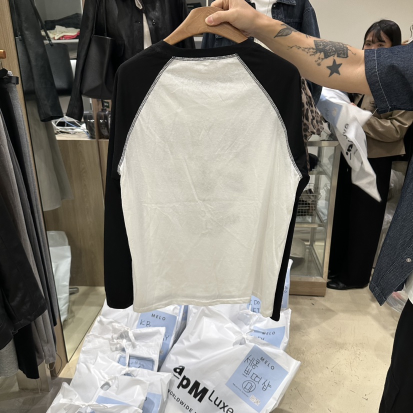 MELO韓國代購女裝新品真品時尚熱賣人氣休閑長袖T恤印花插肩MELO長袖T恤