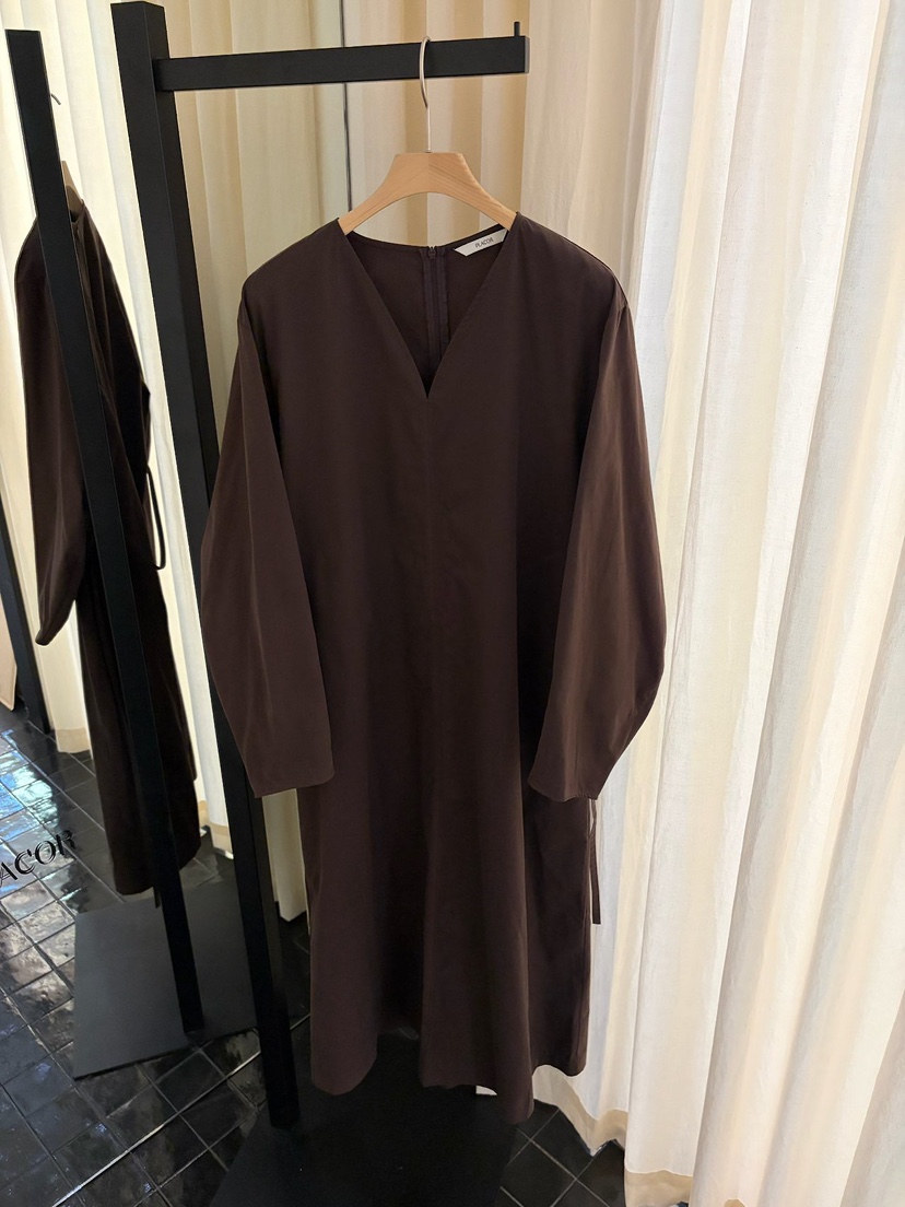 REGULARLY/PLACOR東大門直郵女裝新款時尚連衣裙含腰繩V領REGULARLY/PLACOR連衣裙圖色1