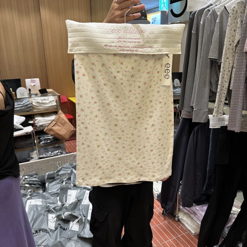 EEE東大門直郵女裝新品熱賣時尚人氣推薦休閑半身裙中短裙EEE半身裙/中短裙圖色1紅花
