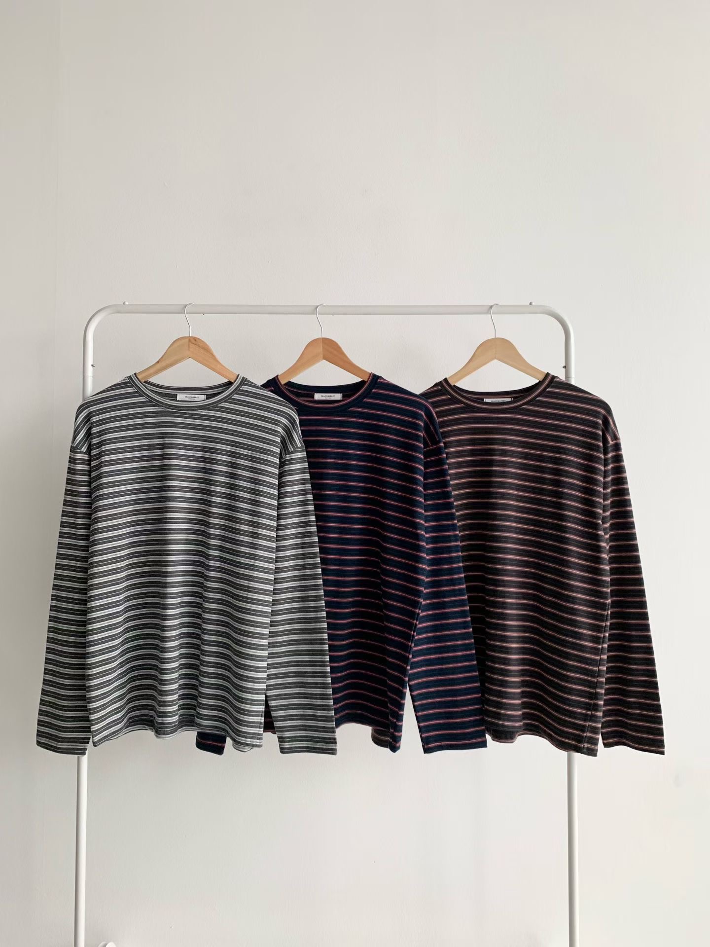 BRAND MARKET-브랜드마켓-T東大門實拍女士新品熱賣長袖T恤學院風條紋BRAND MARKET-2件起長袖T恤圖色2左二色
