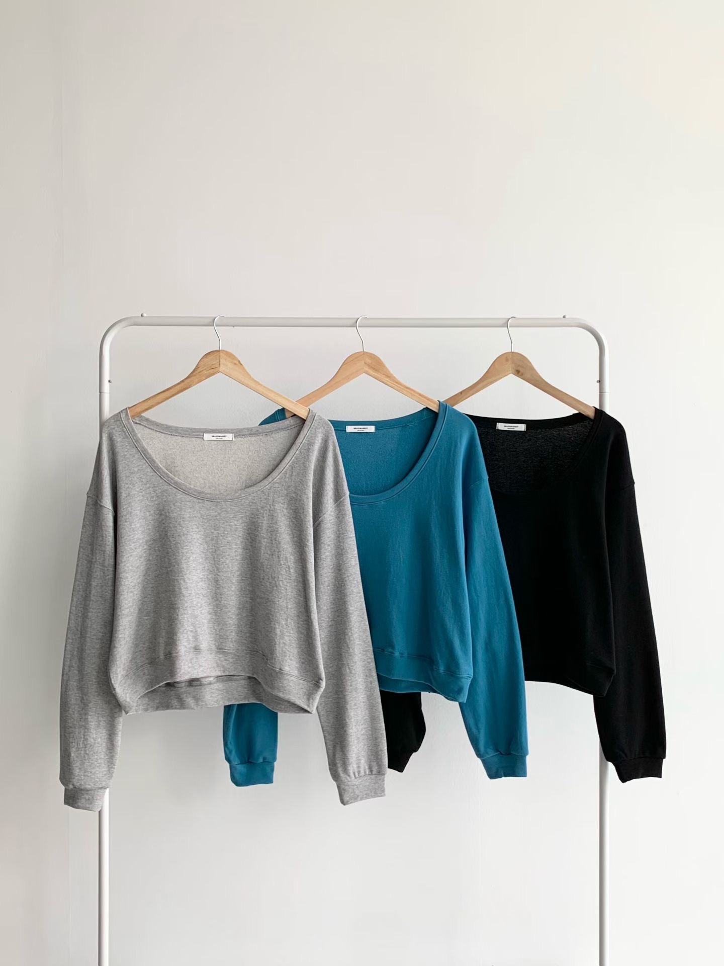 BRAND MARKET-브랜드마켓-T東大門實拍女裝新款時尚長袖T恤不含內搭U領BRAND MARKET-2件起長袖T恤圖色2左二色