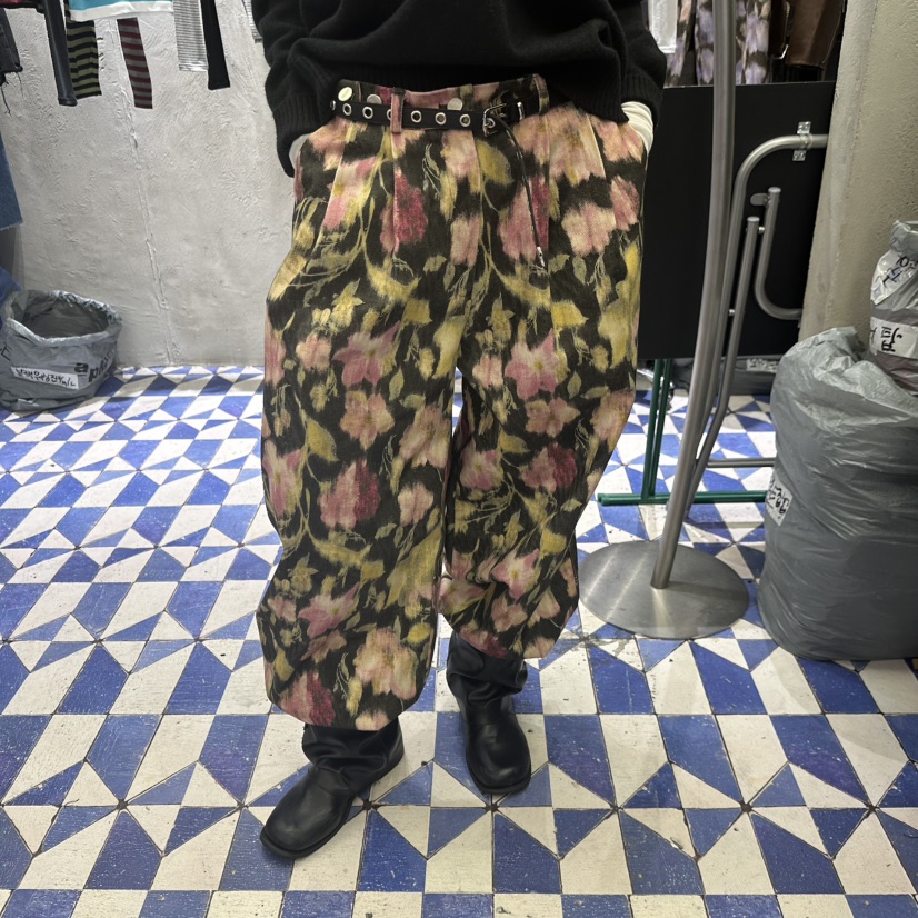 AMOUR韓國代購女裝新品職業真品時尚熱賣人氣休閑褲花朵紐扣AMOUR休閑褲圖色1