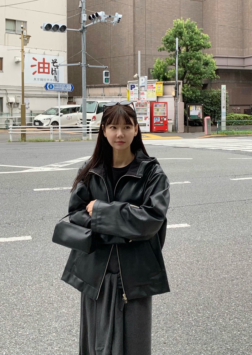 空韓國直郵女士新品休閑熱賣真品推薦時尚皮衣連帽衫皮革空皮衣