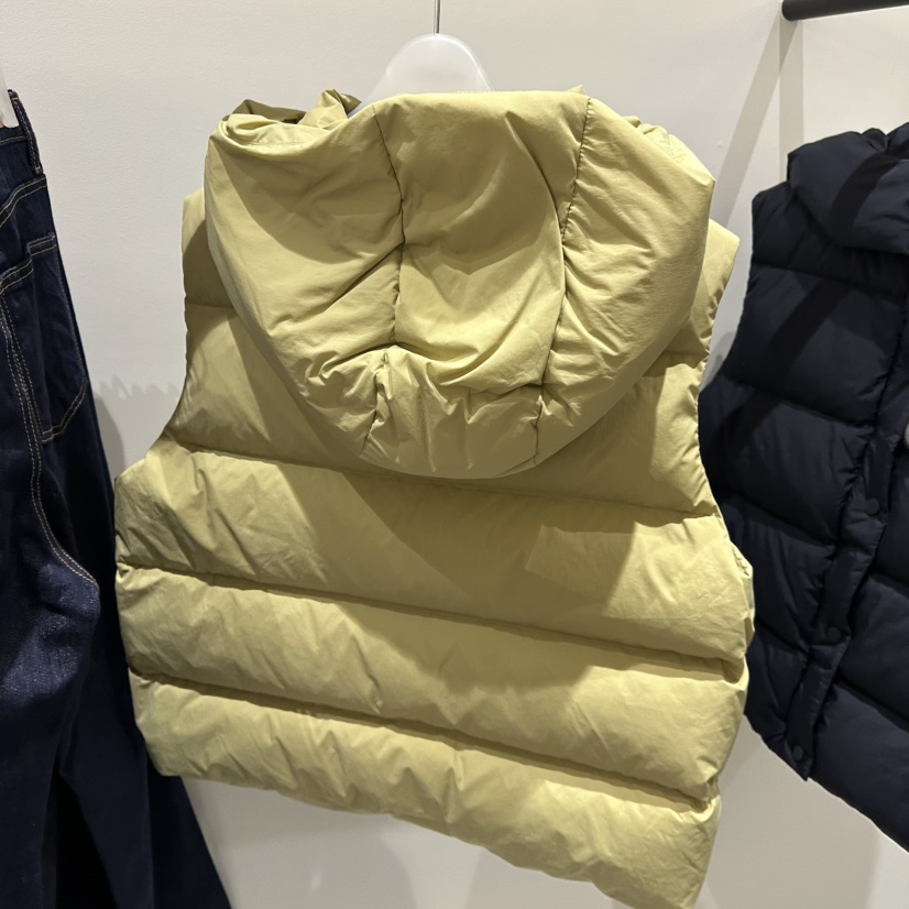 LOW MOMENT韓國直郵女裝新品真品時尚人氣推薦馬甲連帽鴨絨LOW MOMENT馬甲