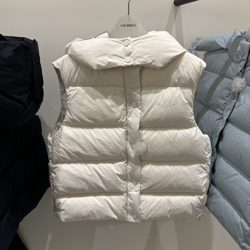 LOW MOMENT韓國直郵女裝新品真品時尚人氣推薦馬甲連帽鴨絨LOW MOMENT馬甲圖色3