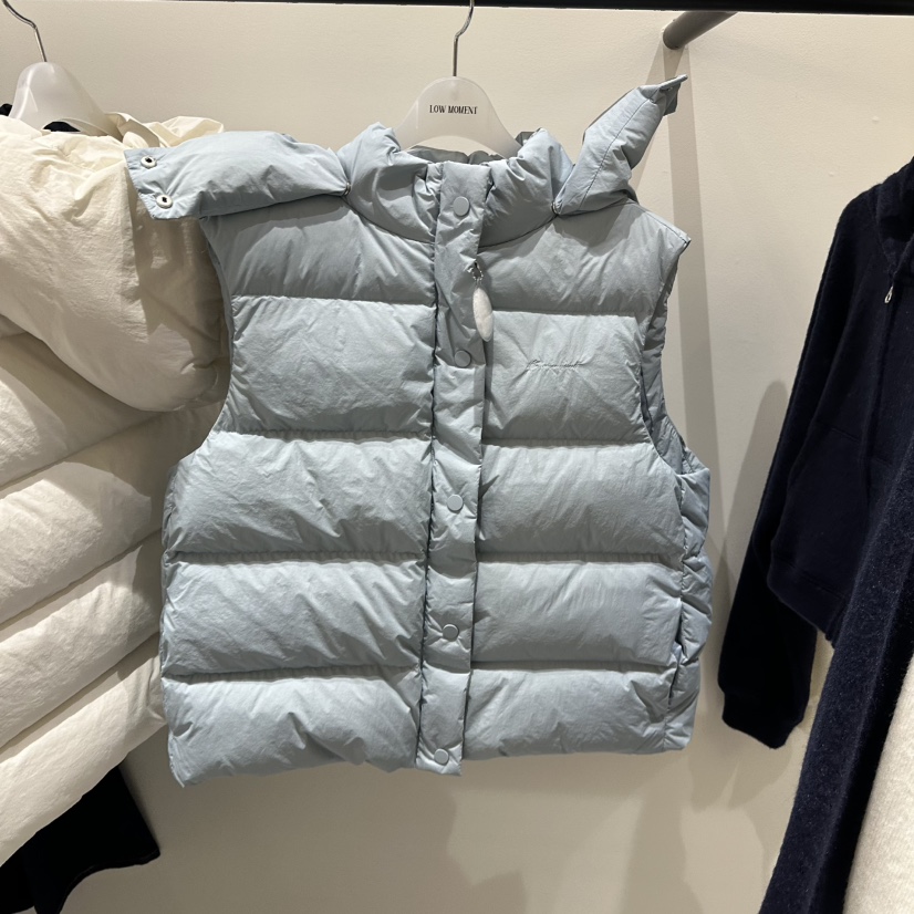 LOW MOMENT韓國直郵女裝新品真品時尚人氣推薦馬甲連帽鴨絨LOW MOMENT馬甲圖色4