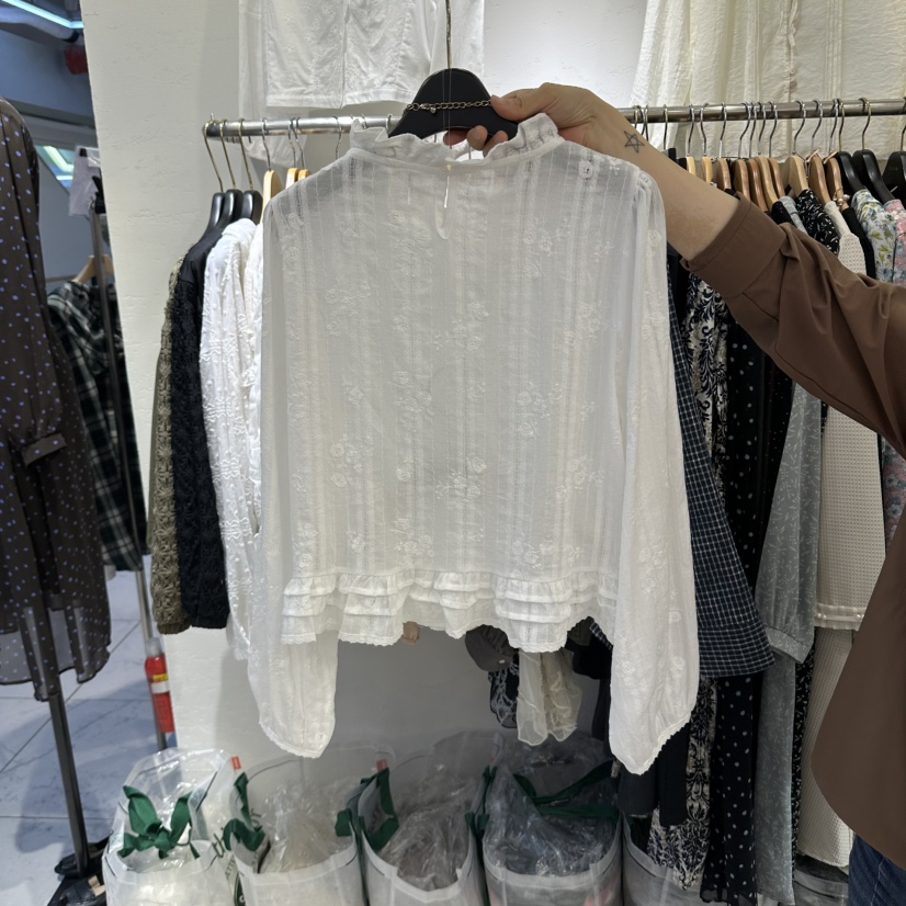 BIKINI東大門實拍女裝新款真品熱賣襯衫蕾絲衫不含配飾刺繡BIKINI襯衫/蕾絲衫