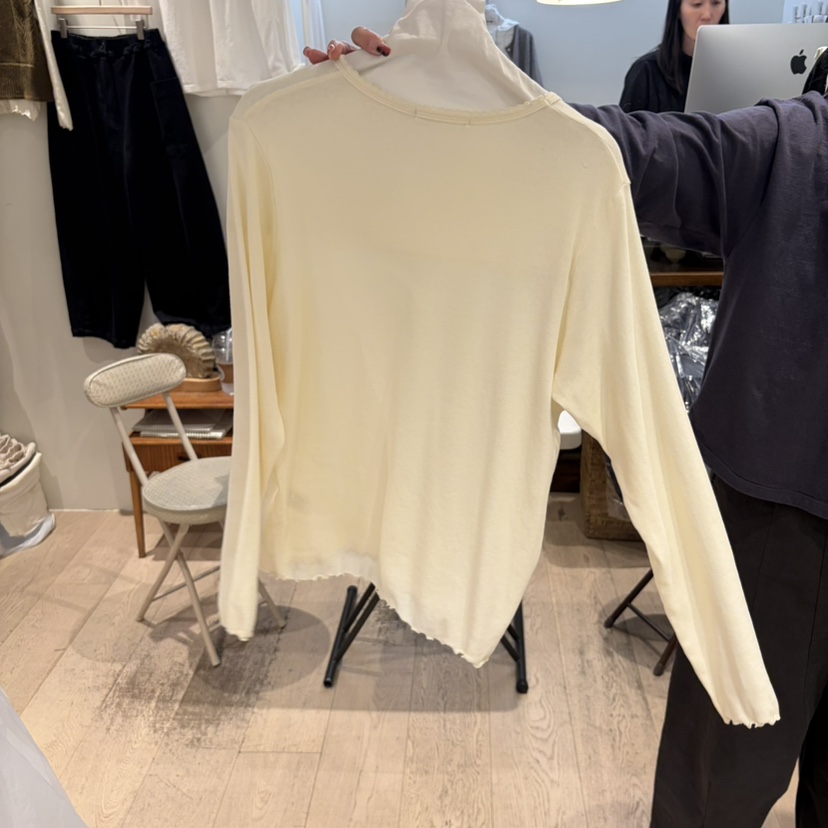 LE JARDINET東大門直郵女士新品人氣熱賣時尚長袖T恤刺繡LE JARDINET長袖T恤