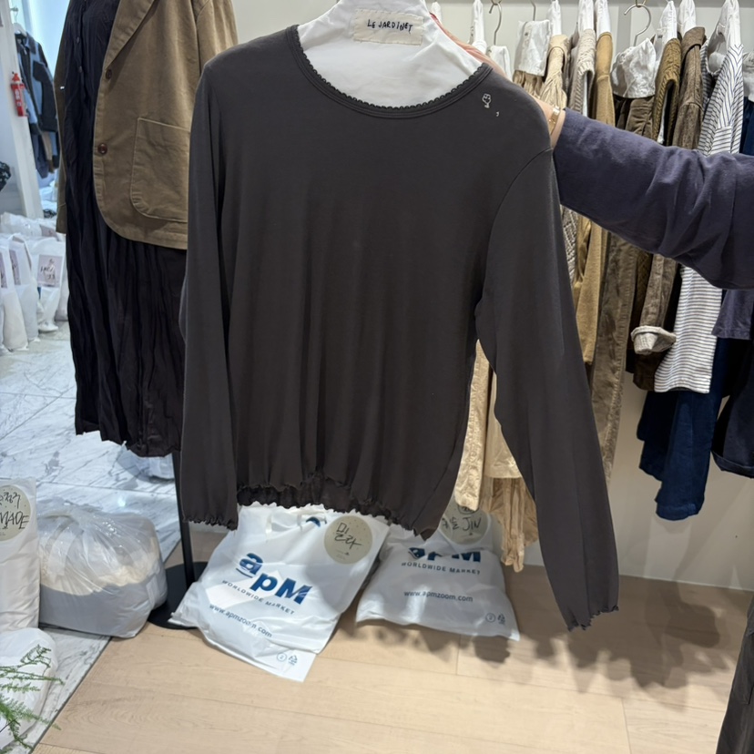 LE JARDINET東大門直郵女士新品人氣熱賣時尚長袖T恤刺繡LE JARDINET長袖T恤圖色3