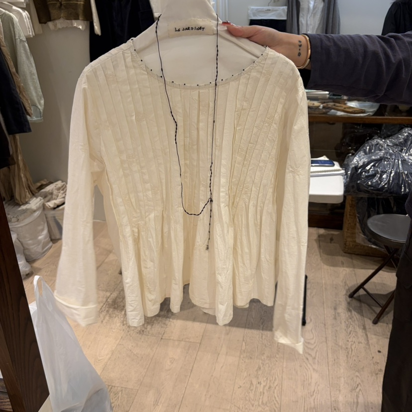 LE JARDINET東大門直郵女裝新款真品襯衫蕾絲衫刺繡褶皺LE JARDINET襯衫/蕾絲衫圖色2