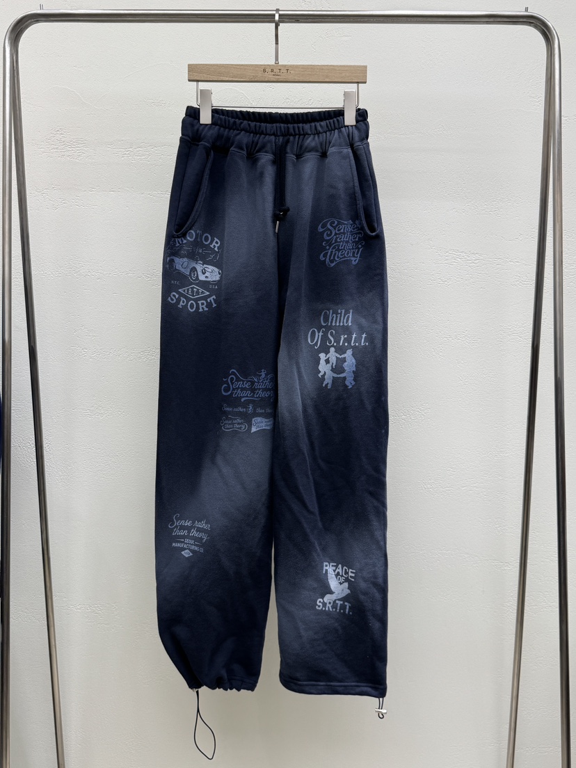 S.R.T.T.韓國代購女裝新品推薦時尚熱賣休閑褲印花連帽S.R.T.T.休閑褲圖色2深藍色