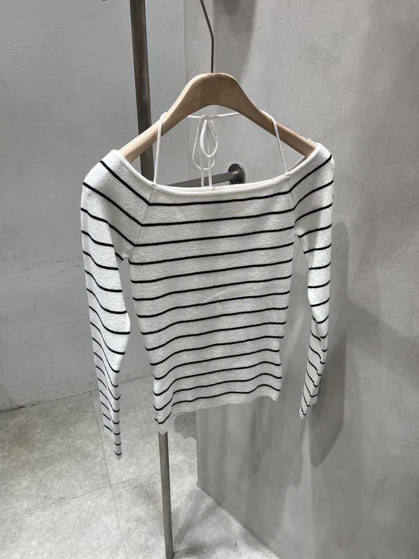 EVERCOMMERCE METICULOUSLY DESIGNED韓國代購女士新款推薦長袖T恤露肩EVERCOMMERCE METICULOUSLY DESIGNED長袖T恤圖色1