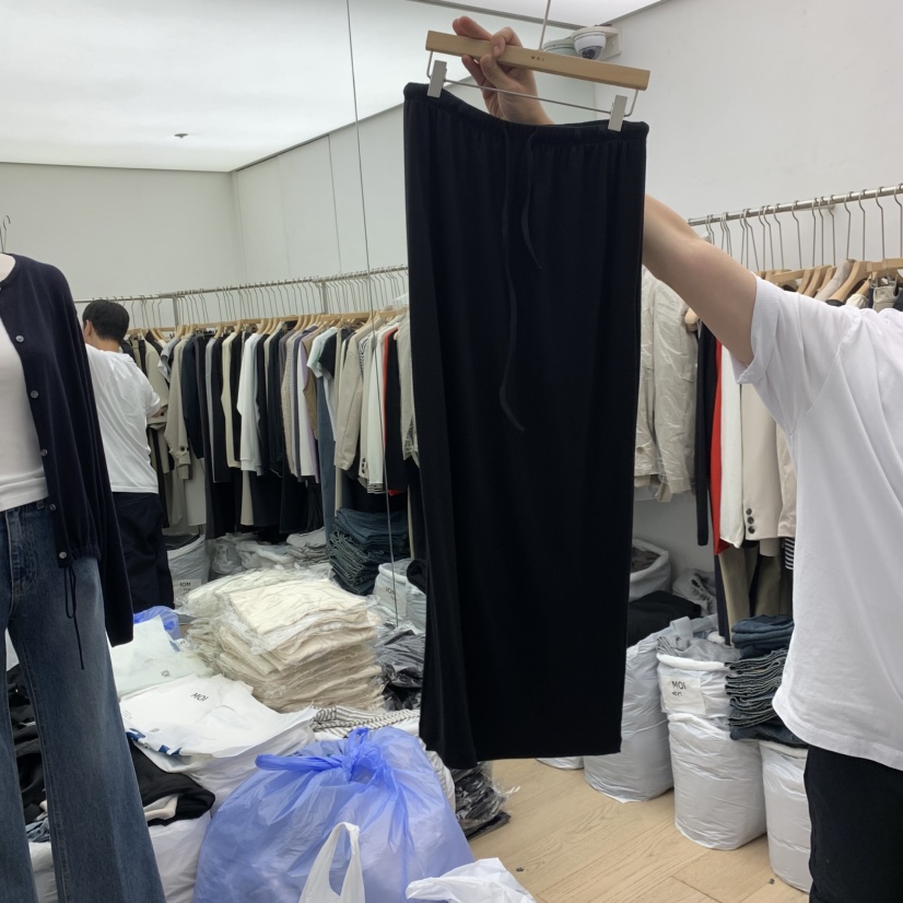 MOI-A東大門實拍女士新款時尚休閑人氣推薦真品長裙針織裙MOI-A長裙圖色2黑