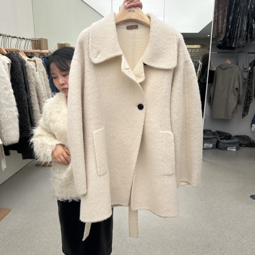 UTRE韓國直郵女裝新品人氣推薦時尚真品熱賣短款大衣含腰帶UTRE短款大衣圖色1