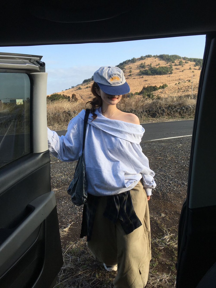 ROOOF東大門實拍女裝新款推薦真品熱賣時尚衛衣不對稱連帽衫ROOOF衛衣