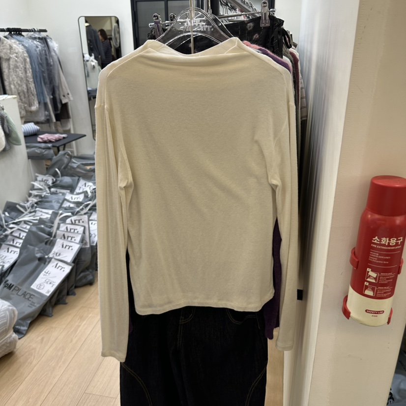 ARR東大門實拍女士新品休閑熱賣推薦時尚長袖T恤半領柔軟ARR長袖T恤圖色1