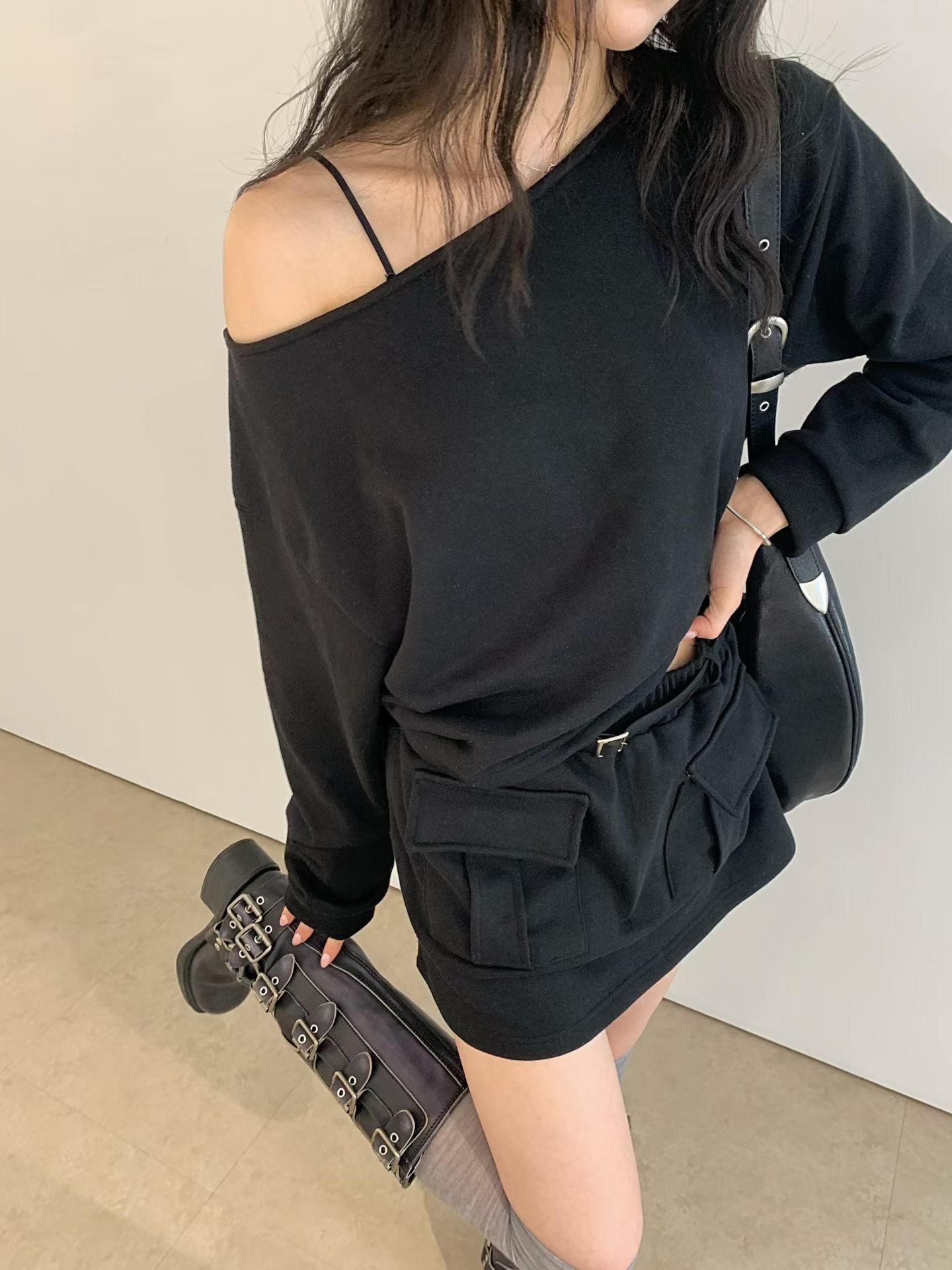 BLACK LINE韓國直郵女裝新款人氣推薦連衣裙不含腰帶OPSBLACK LINE連衣裙