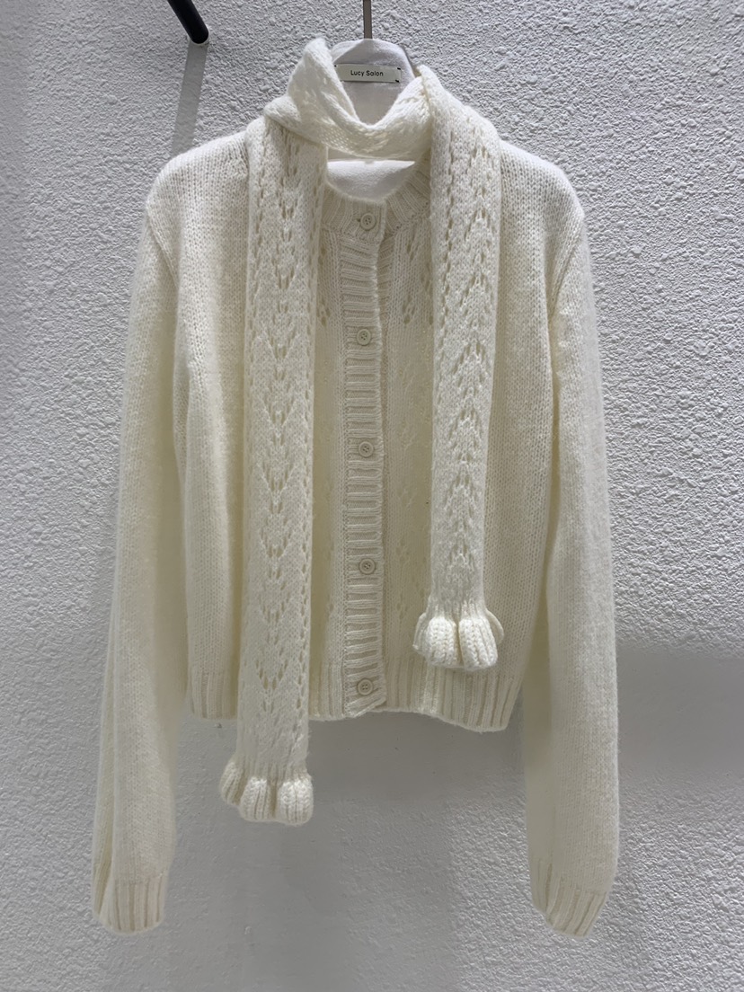 LUCY SALON韓國直郵女裝新品時尚真品熱賣針織衫含圍巾開衫LUCY SALON針織衫圖色1