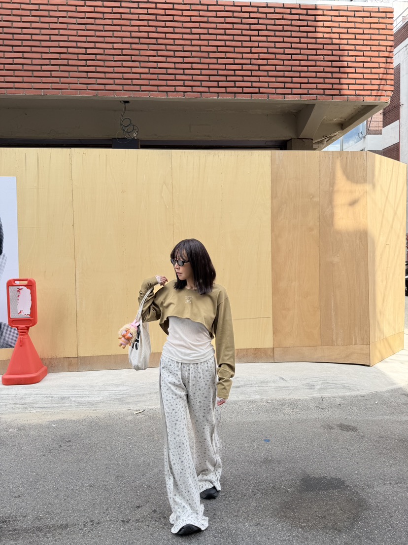 FRANC—L東大門實拍女裝新款熱賣時尚人氣長袖T恤不含內搭FRANC長袖T恤