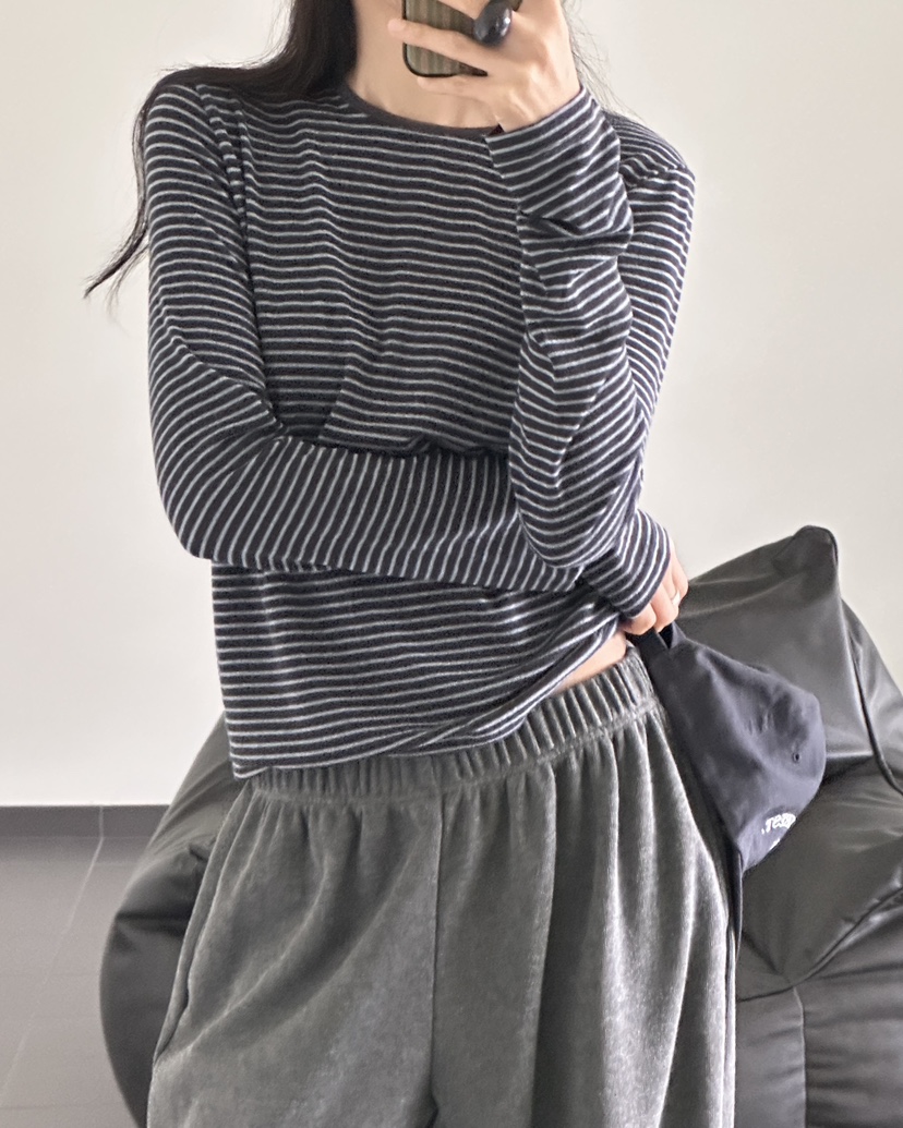 HOWDY/FACT THE NERD東大門實拍女裝新款熱賣推薦長袖T恤HOWDY/FACT THE NERD長袖T恤圖色2