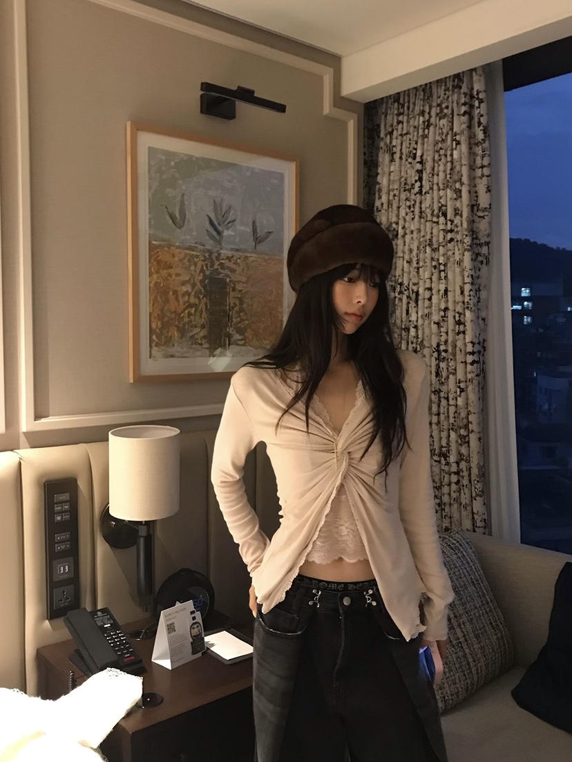 LOVE PULL韓國直郵女士新款熱賣推薦休閑人氣長袖T恤蕾絲LOVE PULL長袖T恤