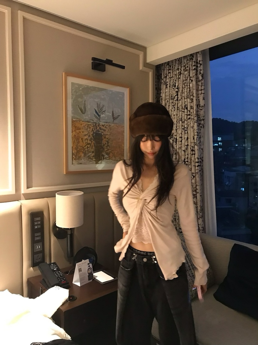 LOVE PULL韓國直郵女士新款熱賣推薦休閑人氣長袖T恤蕾絲LOVE PULL長袖T恤