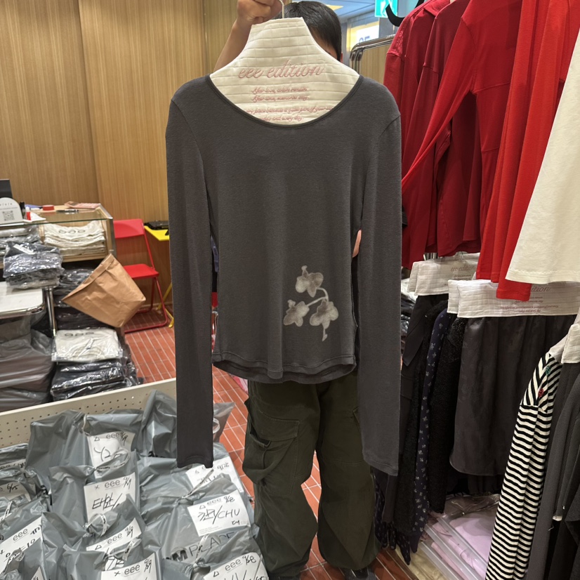 EEE韓國直郵女裝新款熱賣時尚人氣真品休閑推薦長袖T恤EEE長袖T恤圖色2