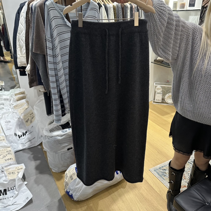TIZZI東大門實拍女裝新品真品時尚熱賣休閑推薦人氣長裙TIZZI長裙圖色2墨色