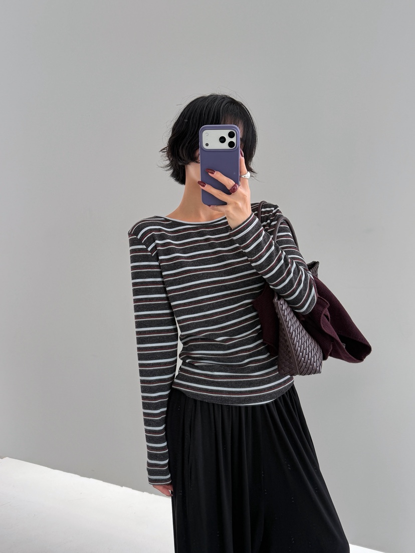 YIKHO STYLE東大門實拍女士新品人氣時尚休閑推薦長袖T恤YIKHO STYLE長袖T恤
