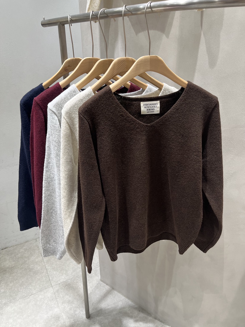 EVERCOMMERCE METICULOUSLY DESIGNED韓國直郵女裝新款時尚針織衫EVERCOMMERCE METICULOUSLY DESIGNED針織衫