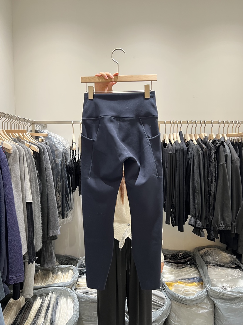 RE STYLE-Q東大門直郵女裝新品熱賣打底褲鯊魚褲抓絨開衩RE STYLE打底褲/鯊魚褲