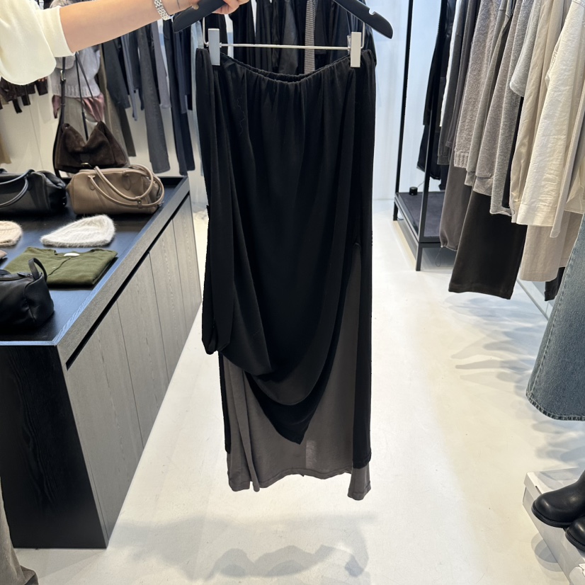 OSOO韓國直郵女裝新品推薦人氣真品熱賣時尚休閑長裙撞色OSOO長裙圖色2黑色