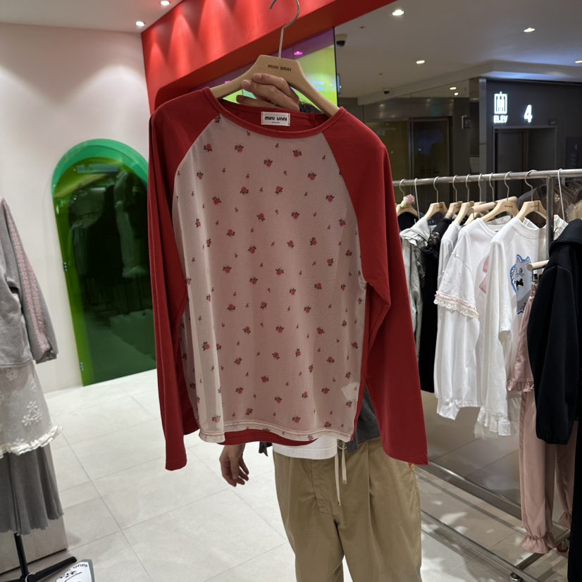 MINI UNNI東大門代購女裝新品推薦人氣時尚長袖T恤網狀花朵MINI UNNI長袖T恤圖色1