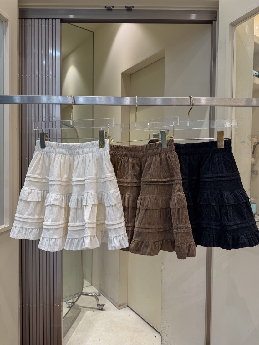 81 MARKET-L東大門代購女士新款休閑熱賣短裙天鵝絨褶裥81 MARKET-L短裙