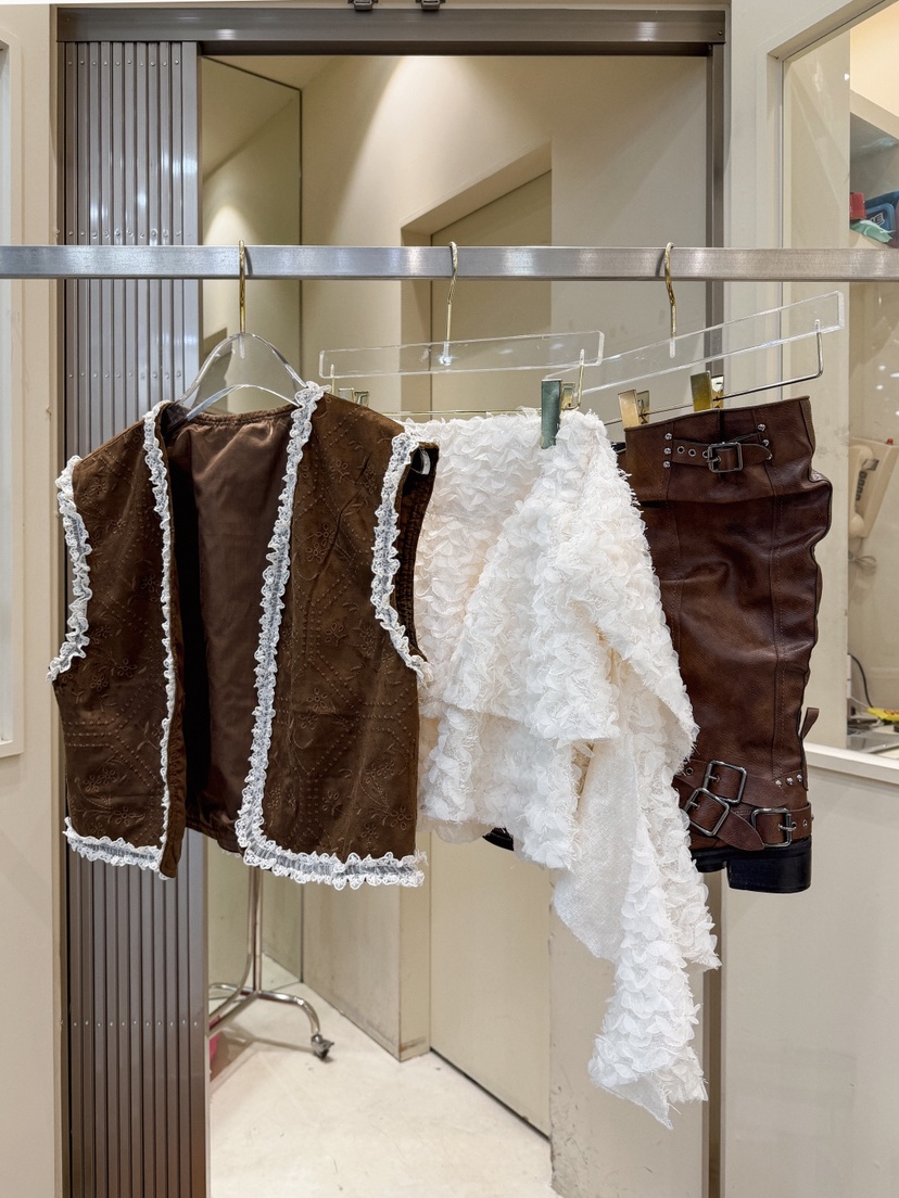 81 MARKET-L東大門實拍女裝新款休閑熱賣馬甲絨面革刺繡81 MARKET-L馬甲